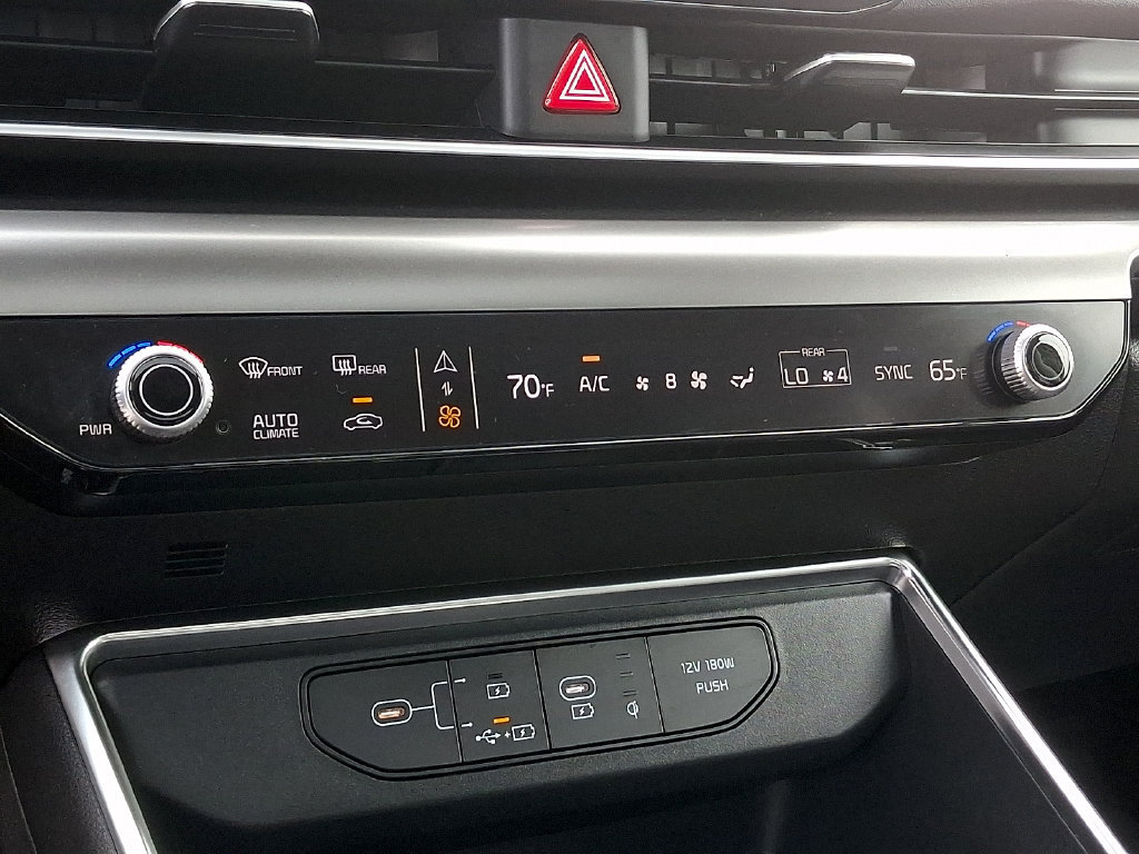 Used 2025 Kia Carnival SX w/ SX Dark Edition Package FWD image 16