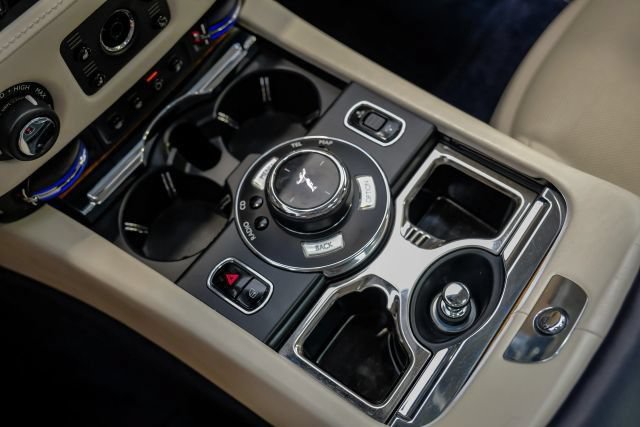 Used 2017 Rolls-Royce Wraith RWD image 28