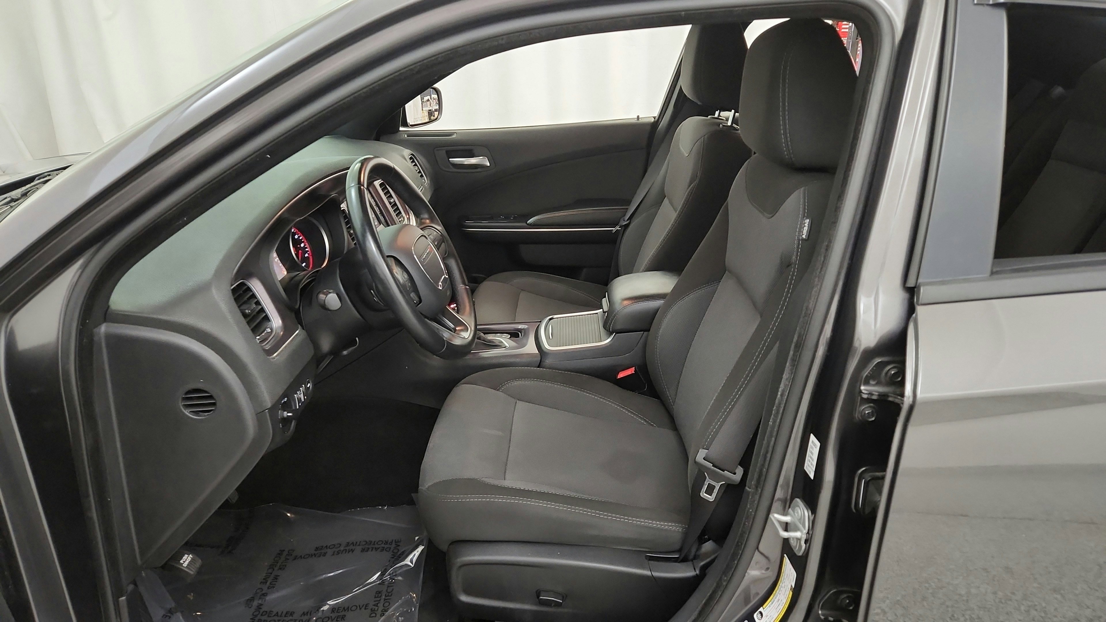 Used 2015 Dodge Charger SE RWD image 18