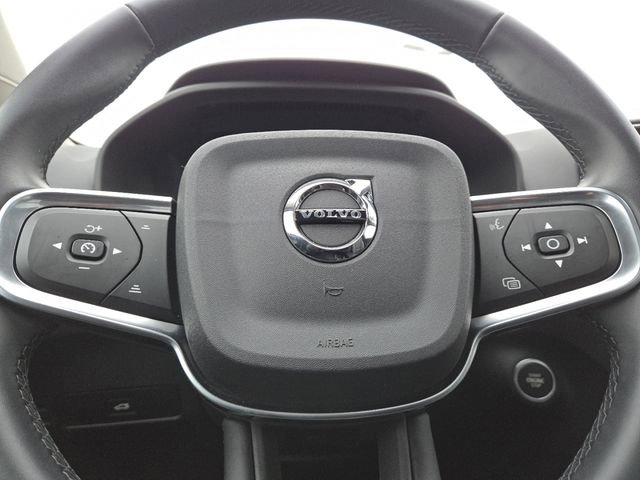 Used 2025 Volvo XC40 B5 Plus image 33