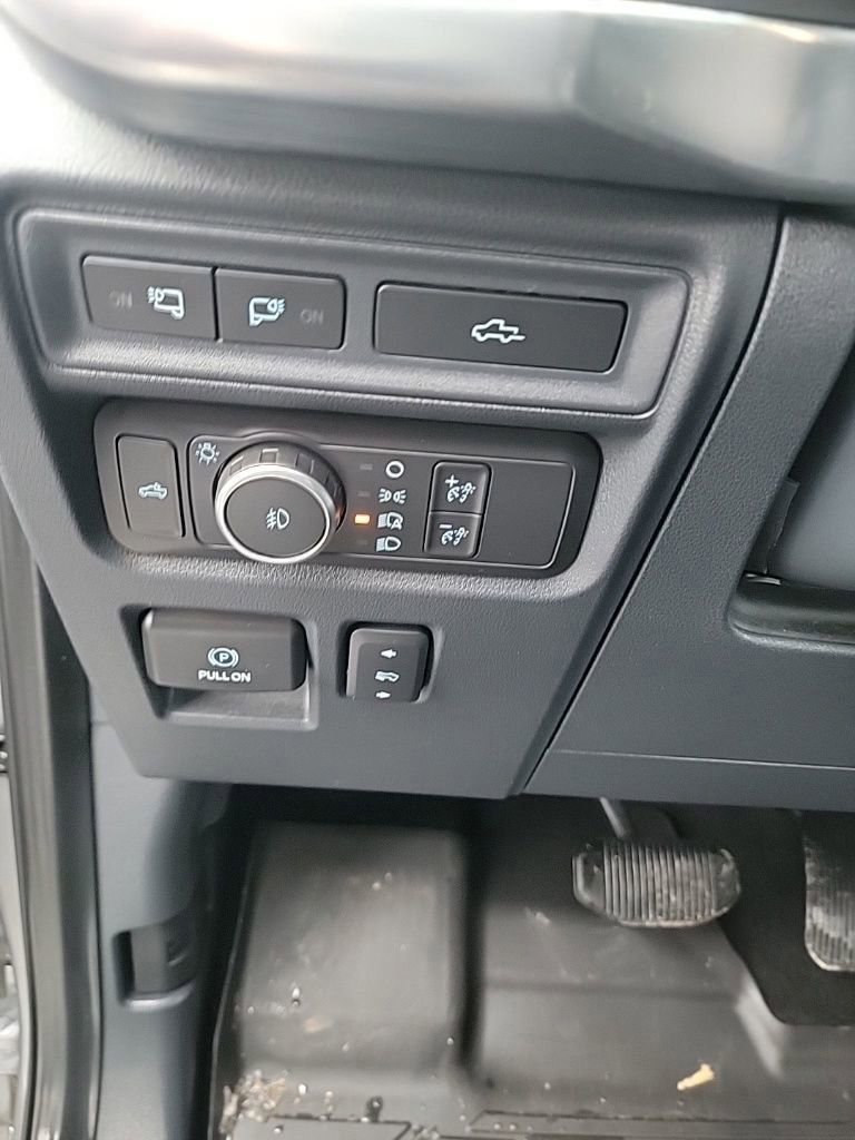 Certified 2022 Ford F150 Lariat w/ Equipment Group 502A High image 40