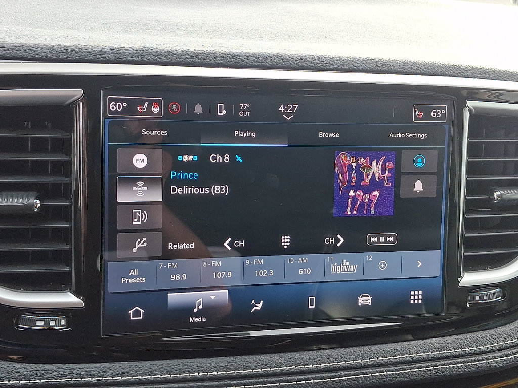 Used 2023 Chrysler Pacifica Touring-L FWD image 16