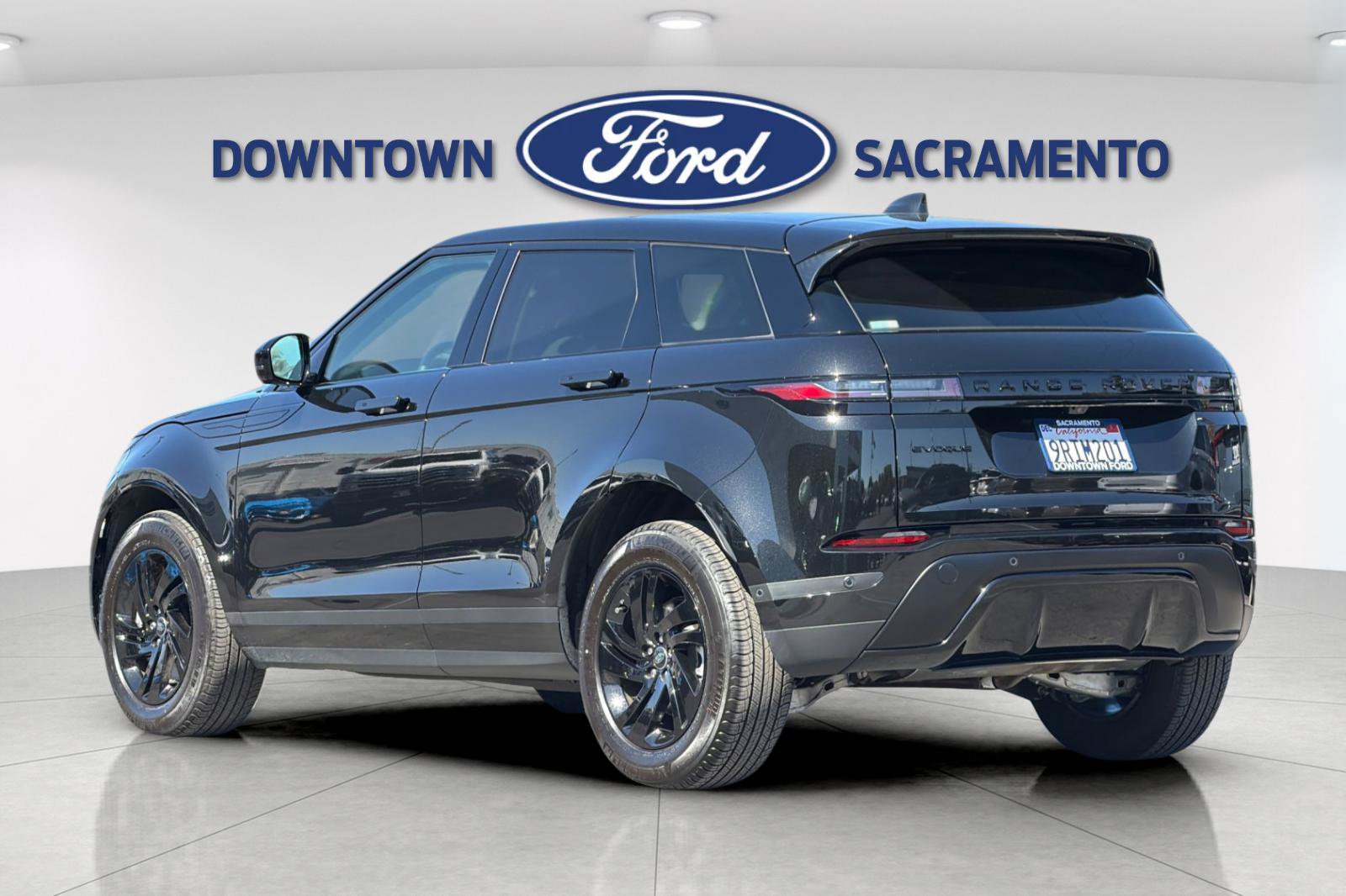 Used 2025 Land Rover Range Rover Evoque S AWD/4WD image 4