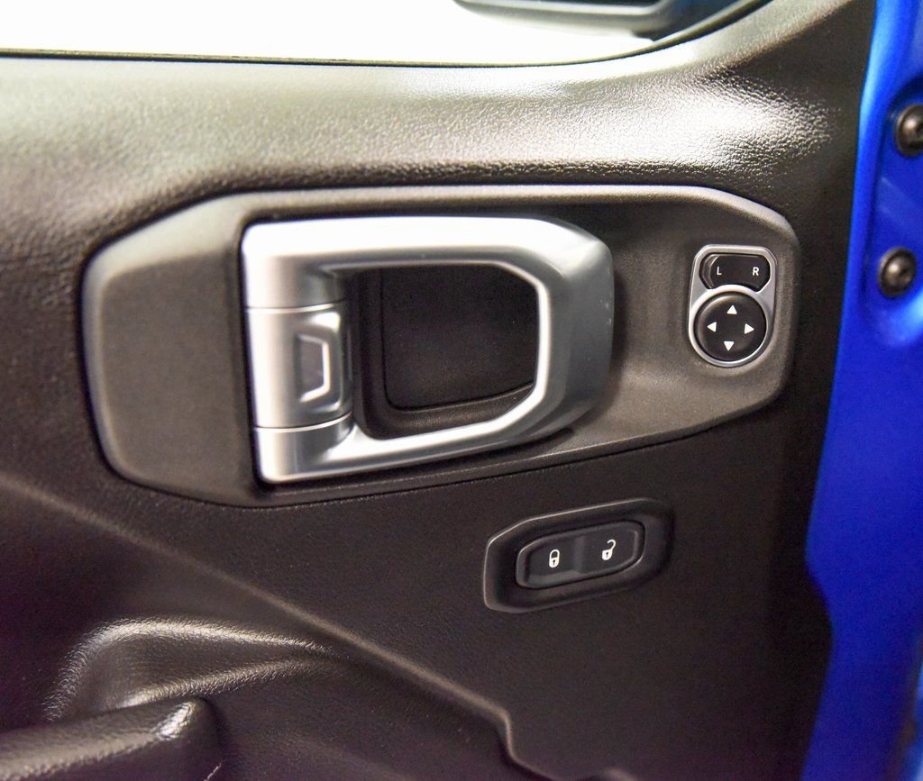 Used 2024 Jeep Wrangler Unlimited w/ Technology Group image 13