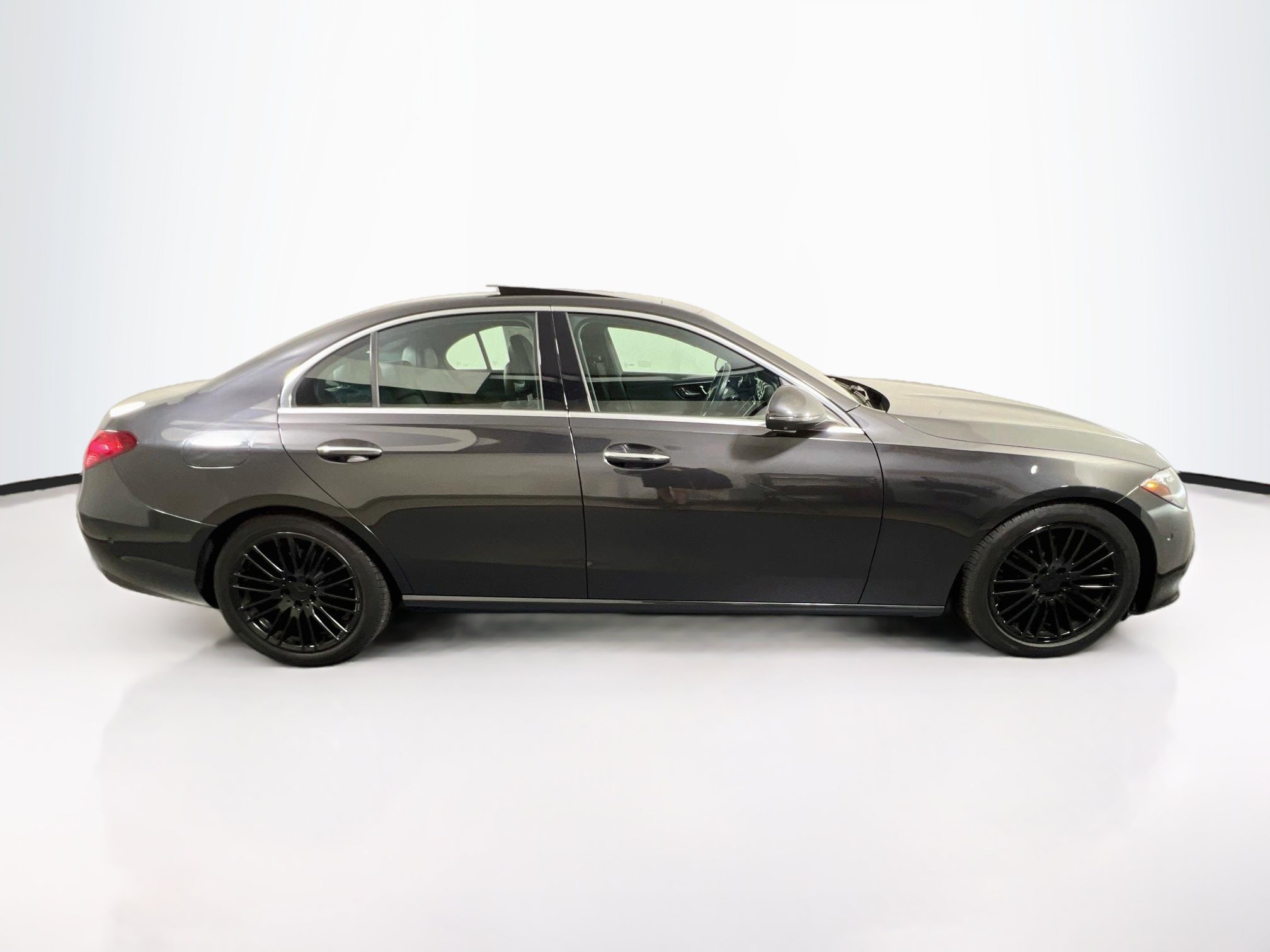 Used 2022 Mercedes-Benz C 300 4MATIC Sedan image 4
