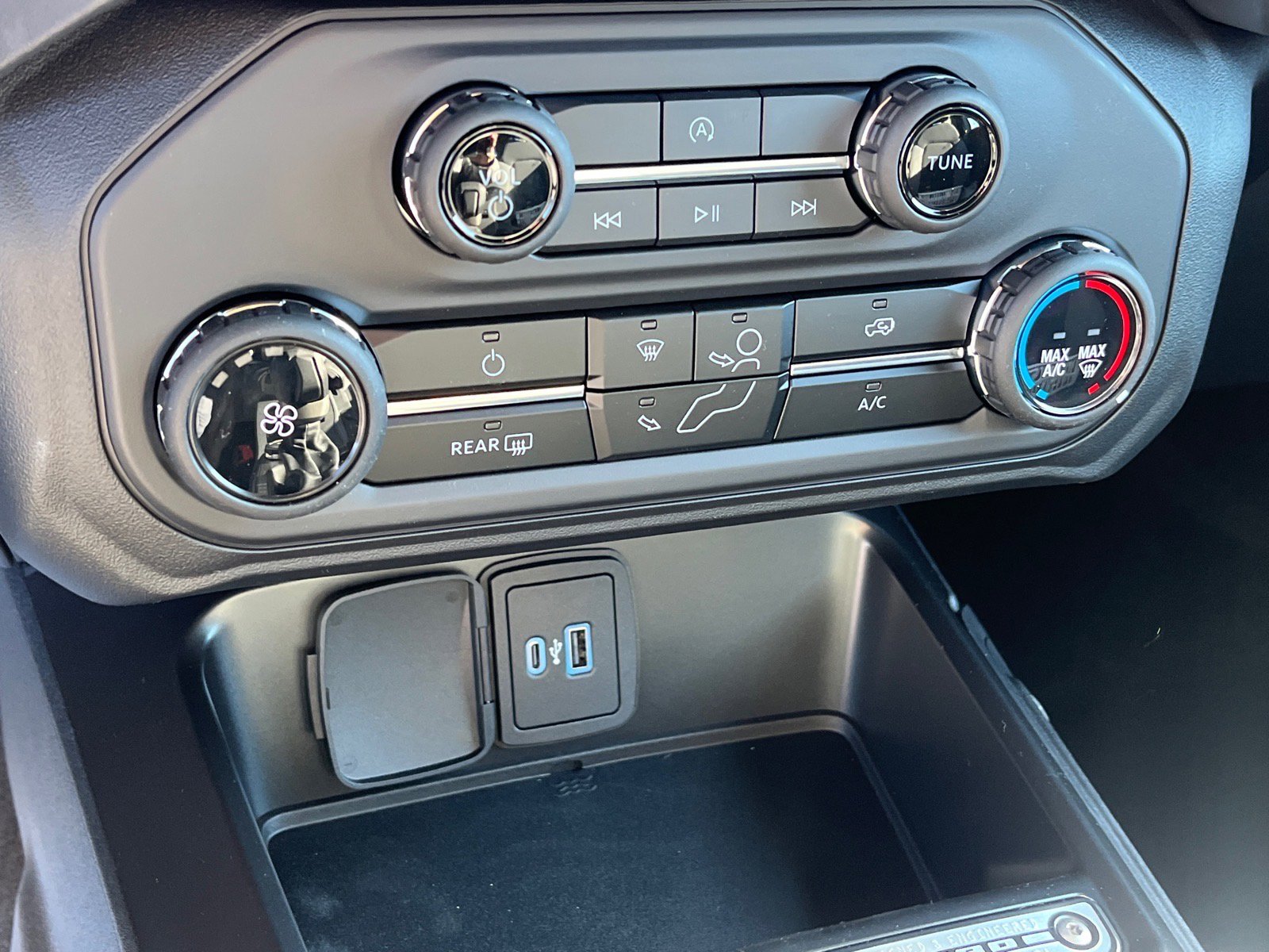 New 2025 Ford Bronco 2-Door AWD/4WD image 9