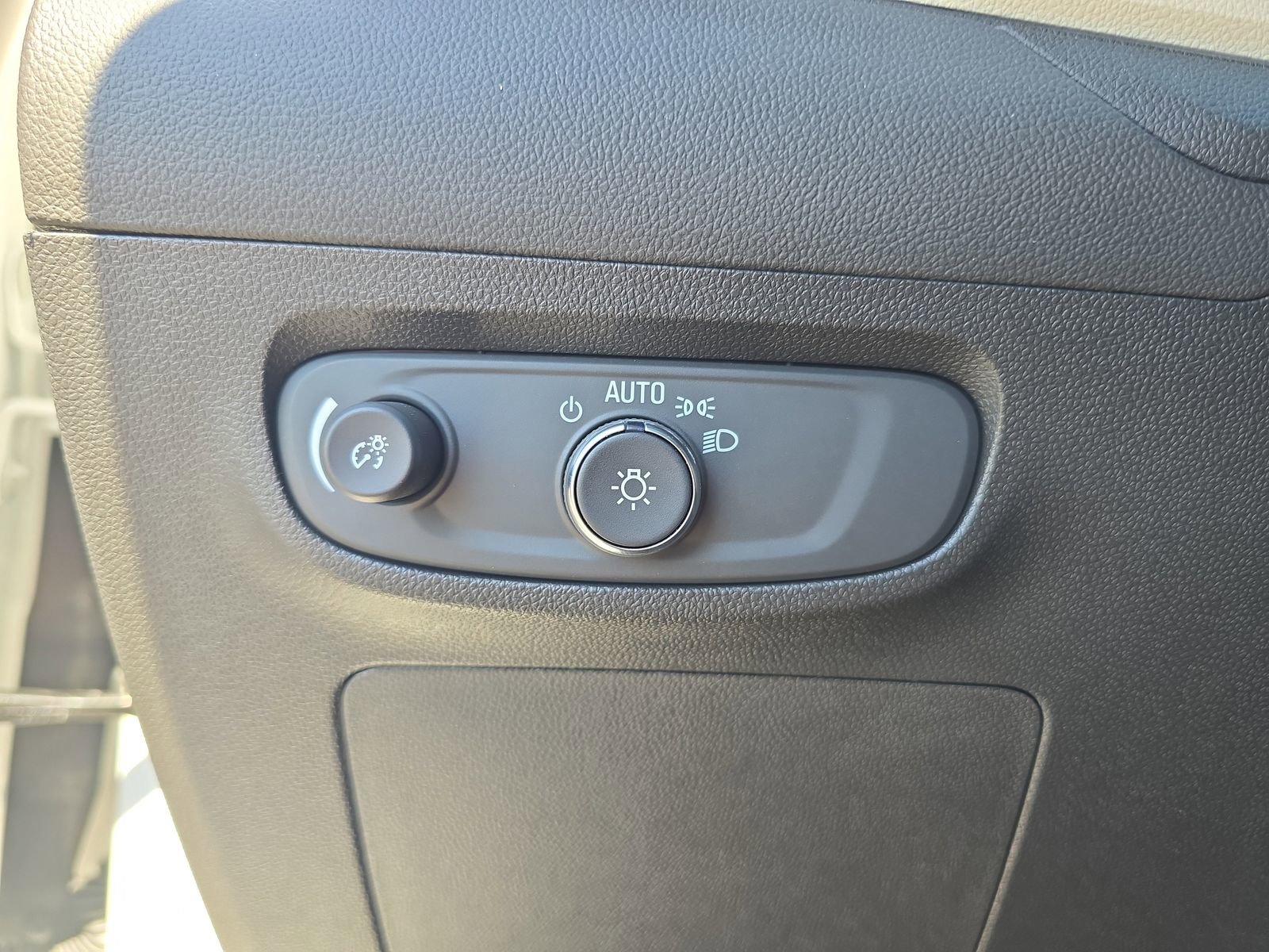 Used 2026 Buick Encore GX Avenir w/ Avenir Technology Package AWD/4WD image 23