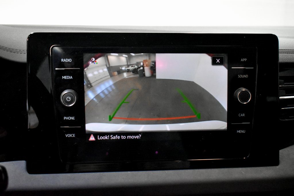 Used 2025 Volkswagen Jetta SE image 16