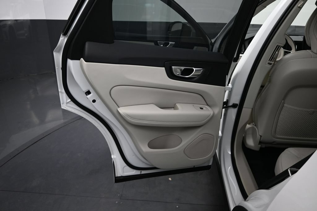 New 2026 Volvo XC60 B5 Ultra w/ Climate Package AWD/4WD image 12