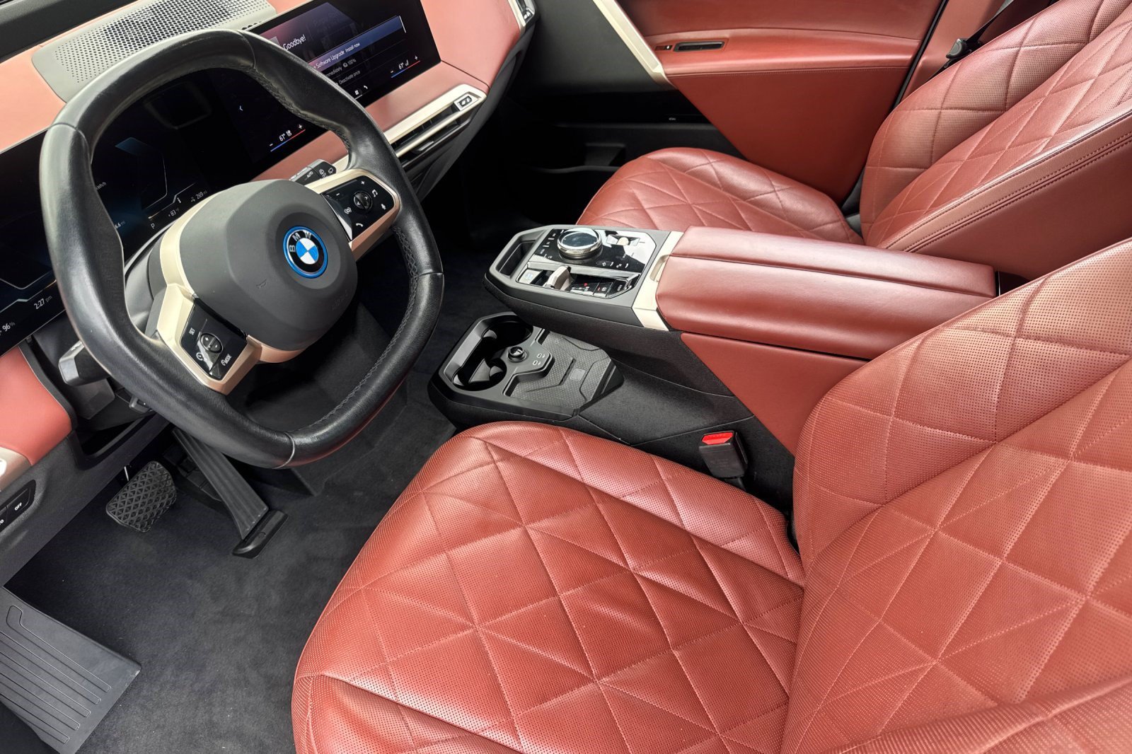 Certified 2024 BMW iX xDrive50 w/ Sport Package AWD/4WD image 4