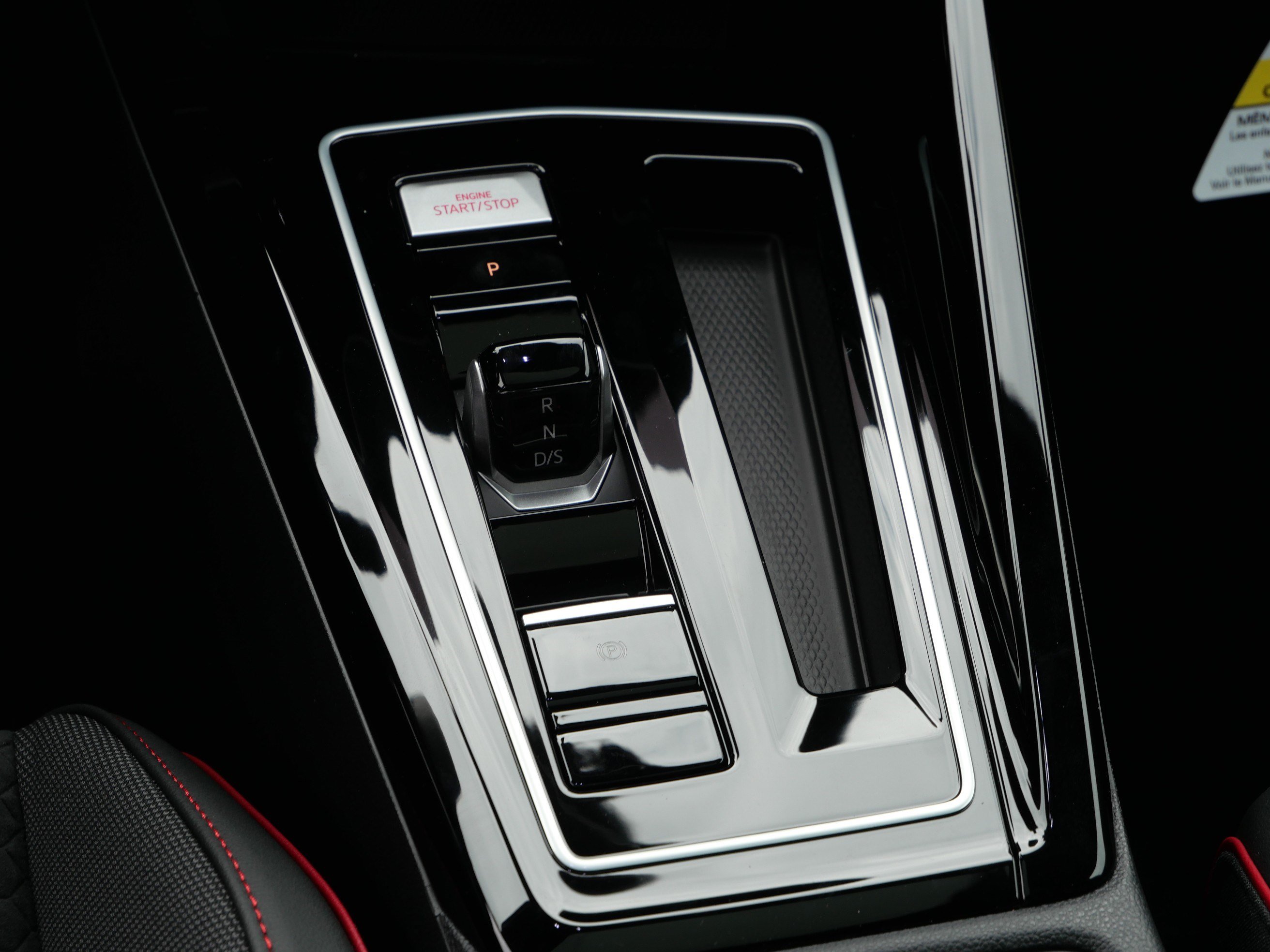 New 2026 Volkswagen GTI SE FWD image 10
