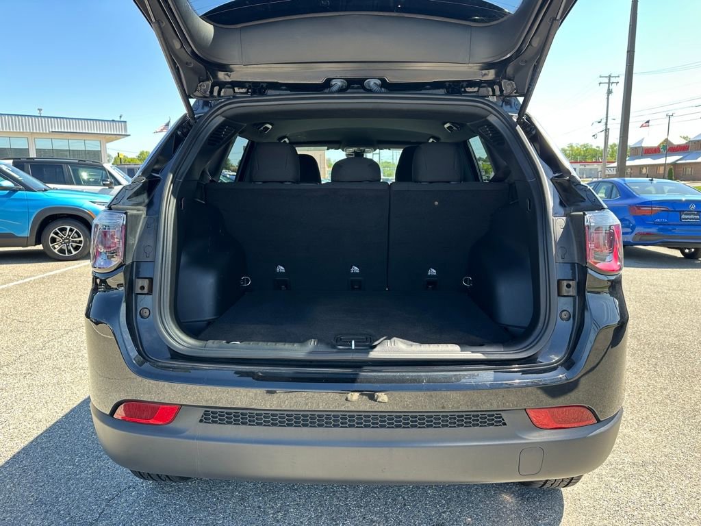 Used 2023 Jeep Compass Sport image 12