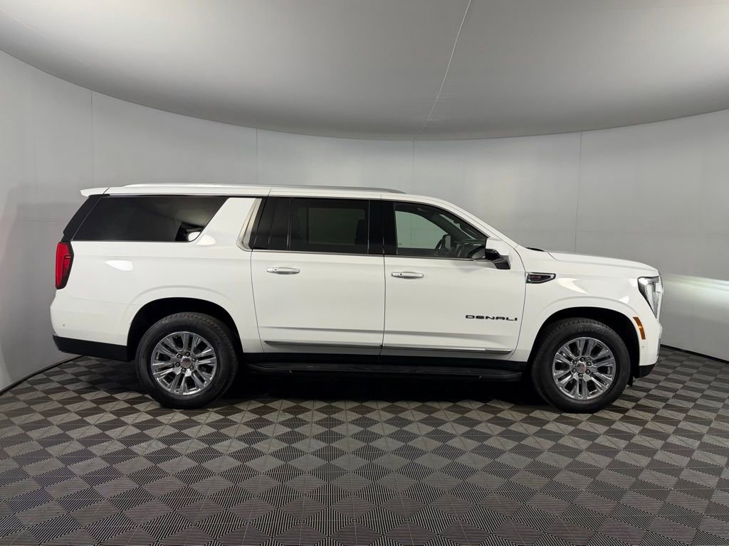 Used 2025 GMC Yukon XL Denali AWD/4WD image 5