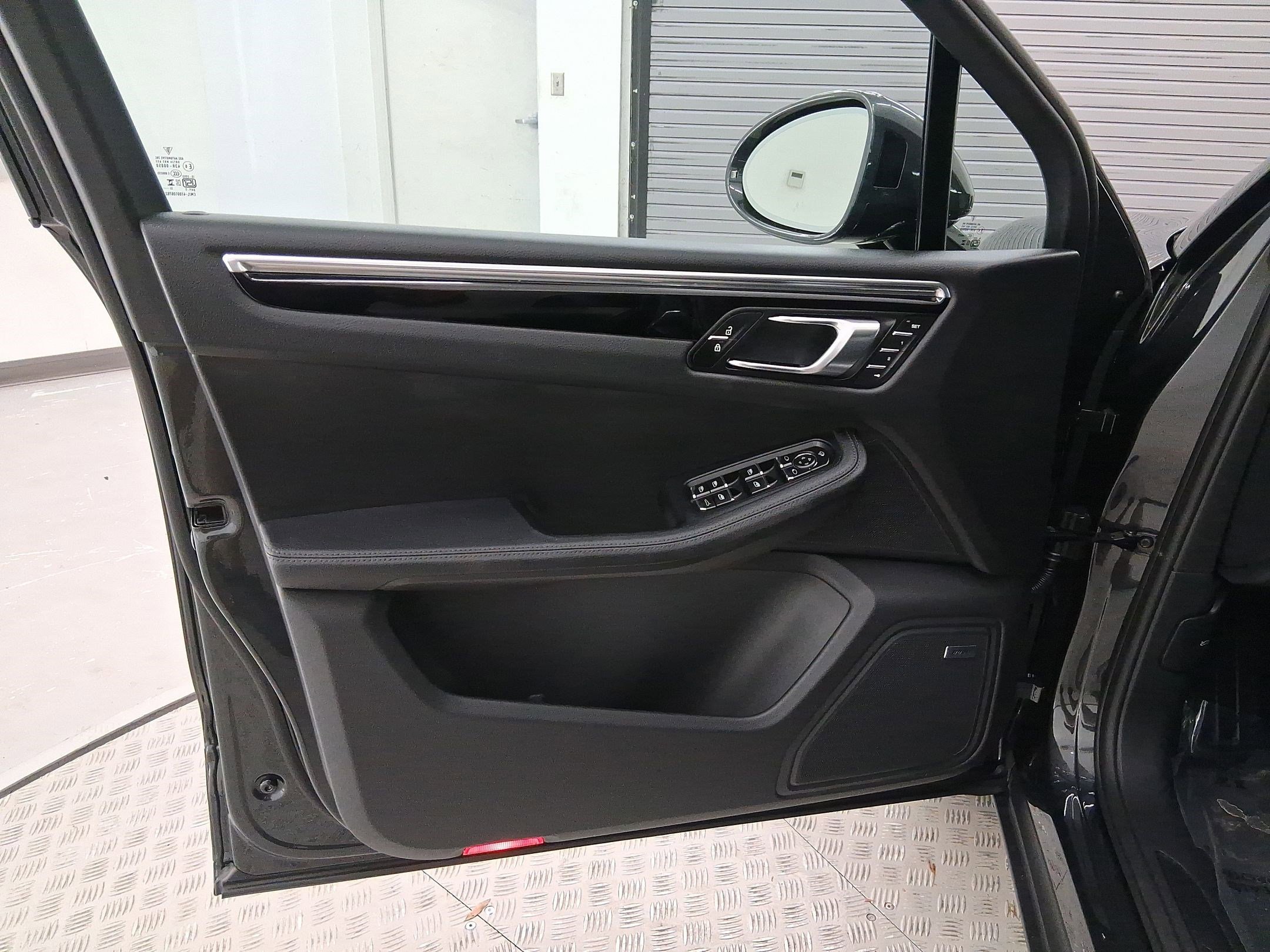 Used 2026 Porsche Macan AWD/4WD image 14