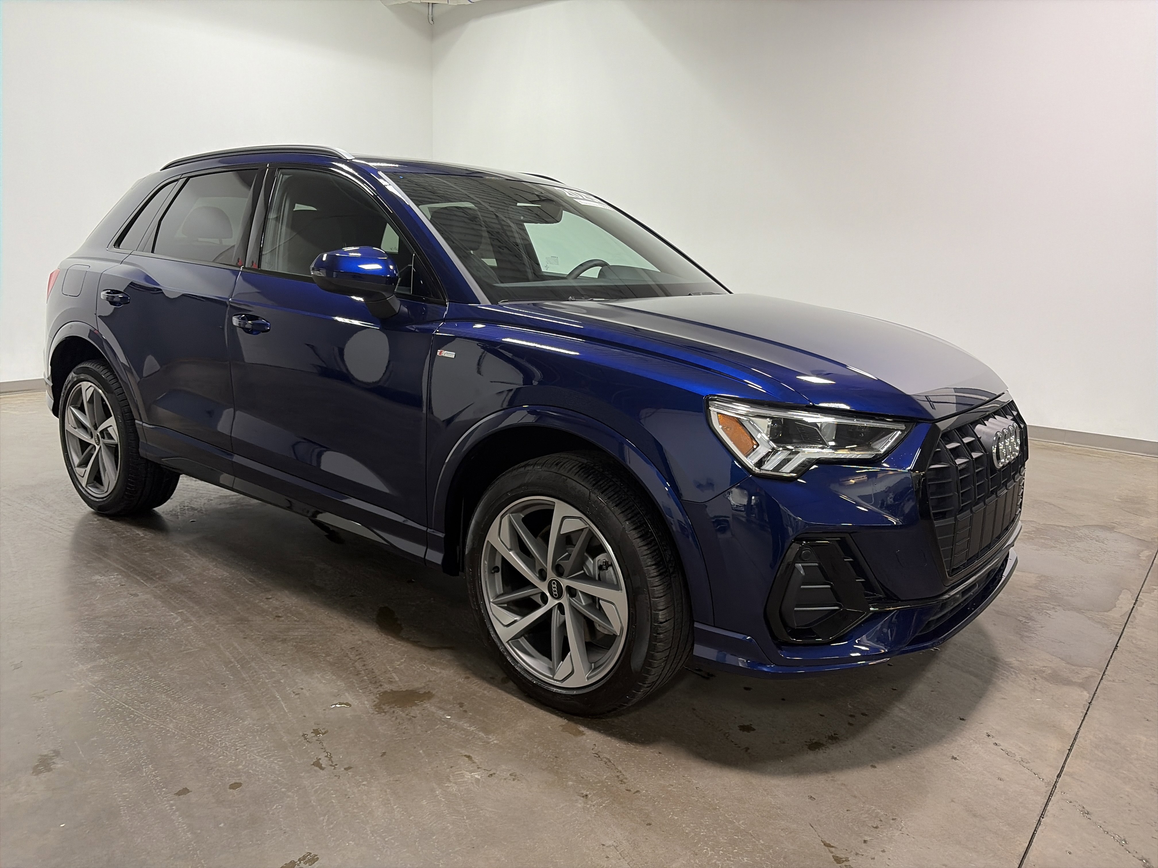 Certified 2025 Audi Q3 2.0T Premium w/ Convenience Plus Package video 2
