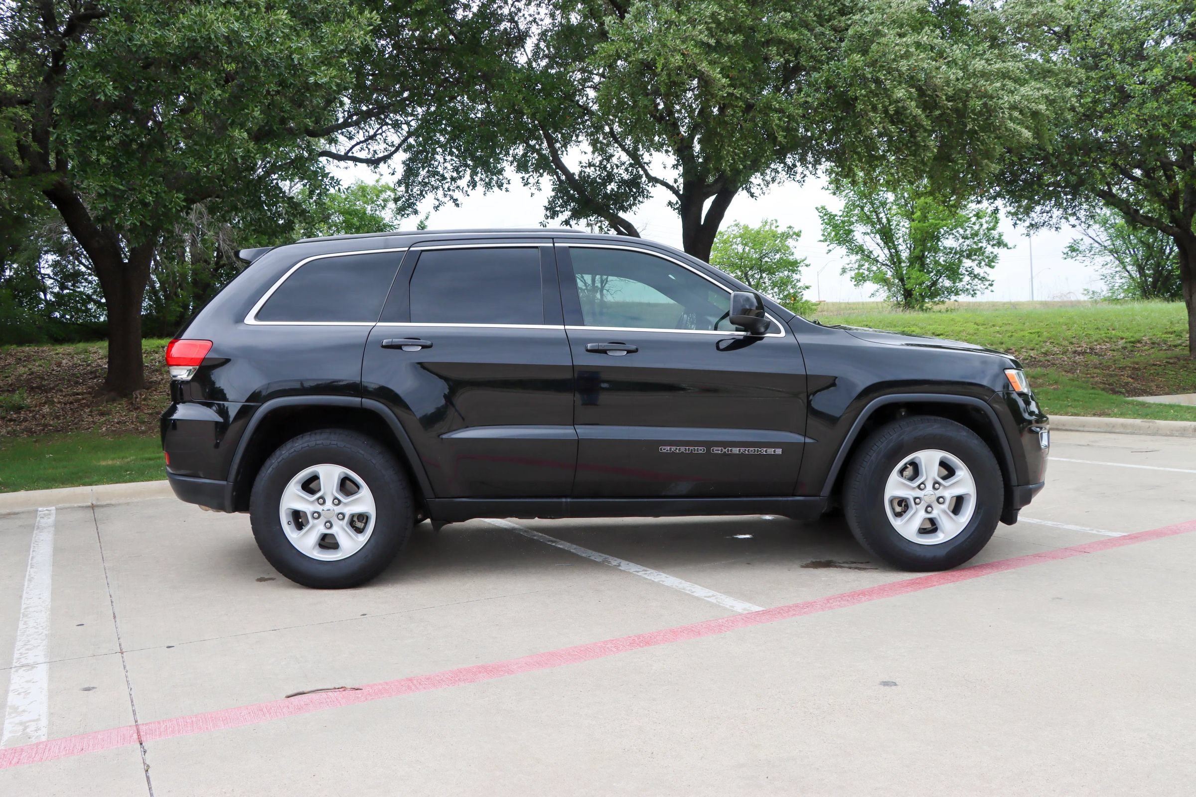 Used 2017 Jeep Grand Cherokee Laredo RWD image 8