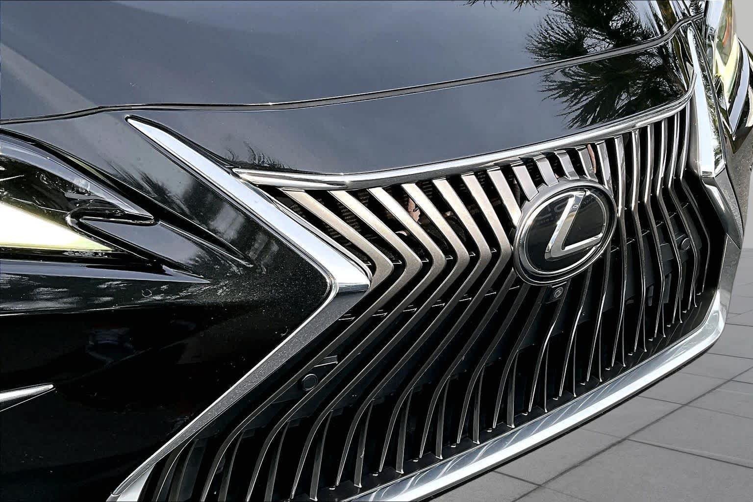 Used 2019 Lexus ES 350 Ultra Luxury w/ Accessory Package 2 FWD image 30