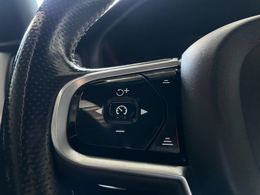 Used 2018 Volvo XC60 T6 R-Design w/ Convenience Package AWD/4WD image 34