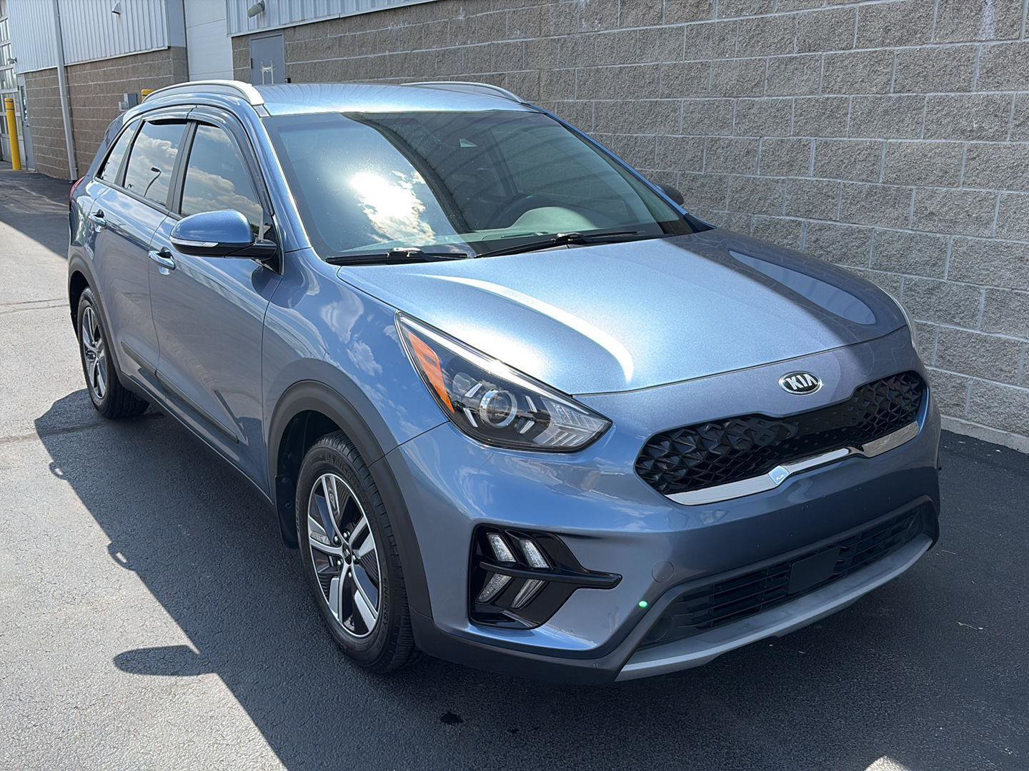 Used 2020 Kia Niro EX FWD image 2