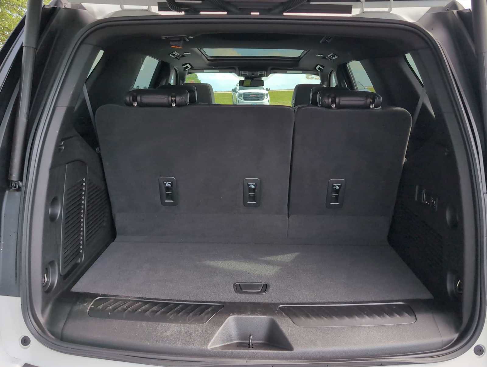 Used 2023 Chevrolet Tahoe LT w/ Luxury Package AWD/4WD image 31