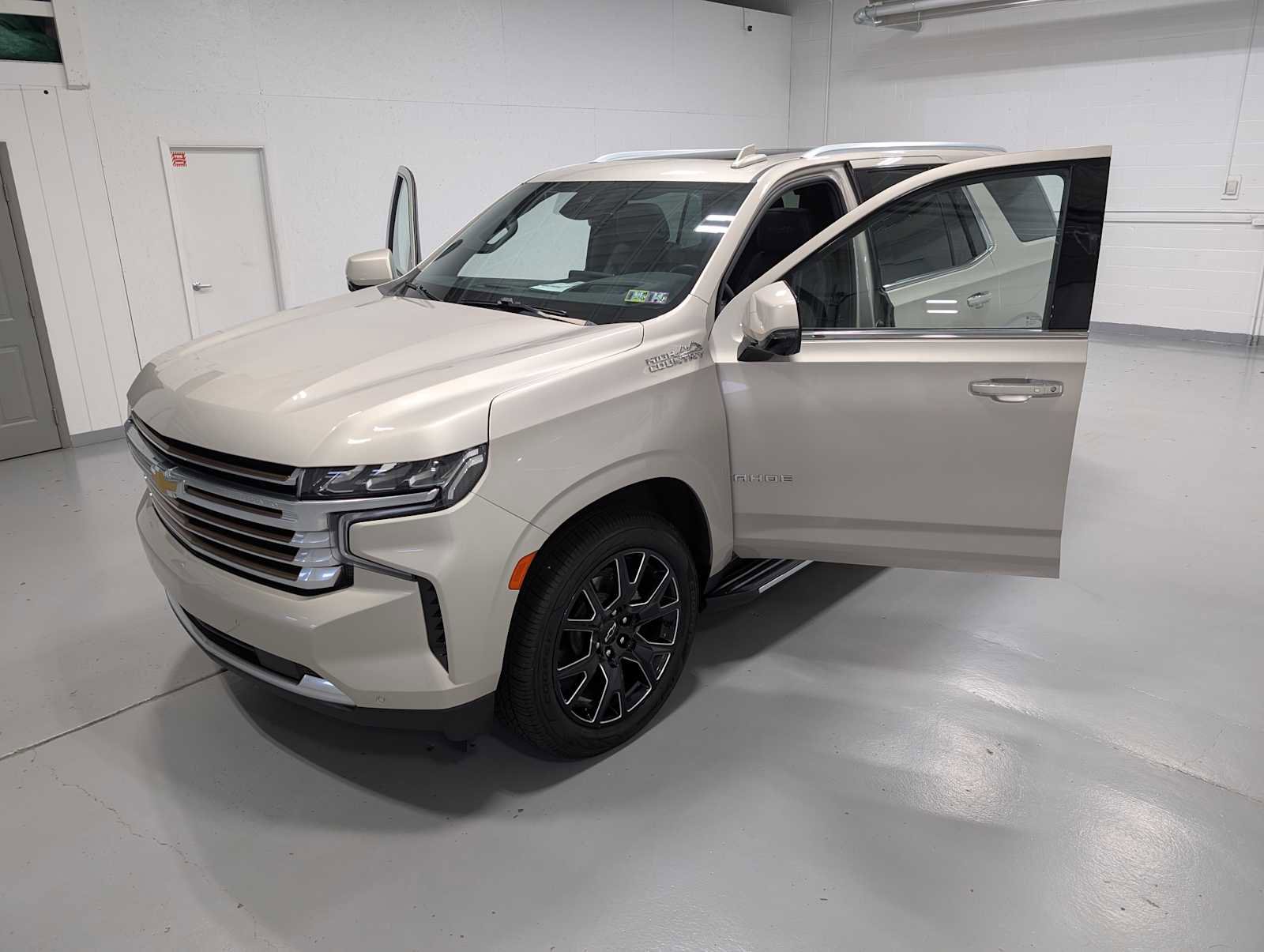 Used 2023 Chevrolet Tahoe High Country image 16