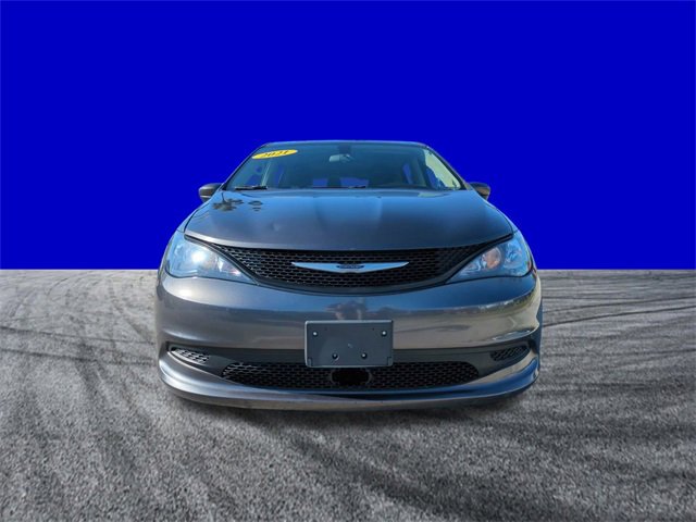 Used 2021 Chrysler Voyager L image 9