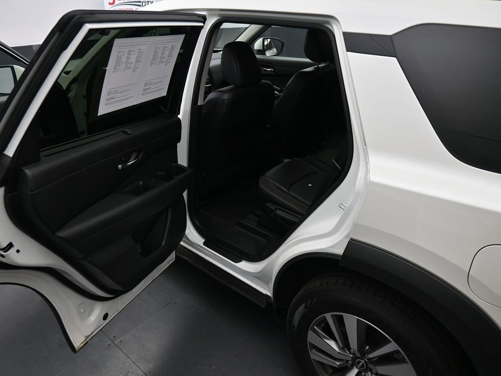 Used 2023 Nissan Pathfinder SL image 21