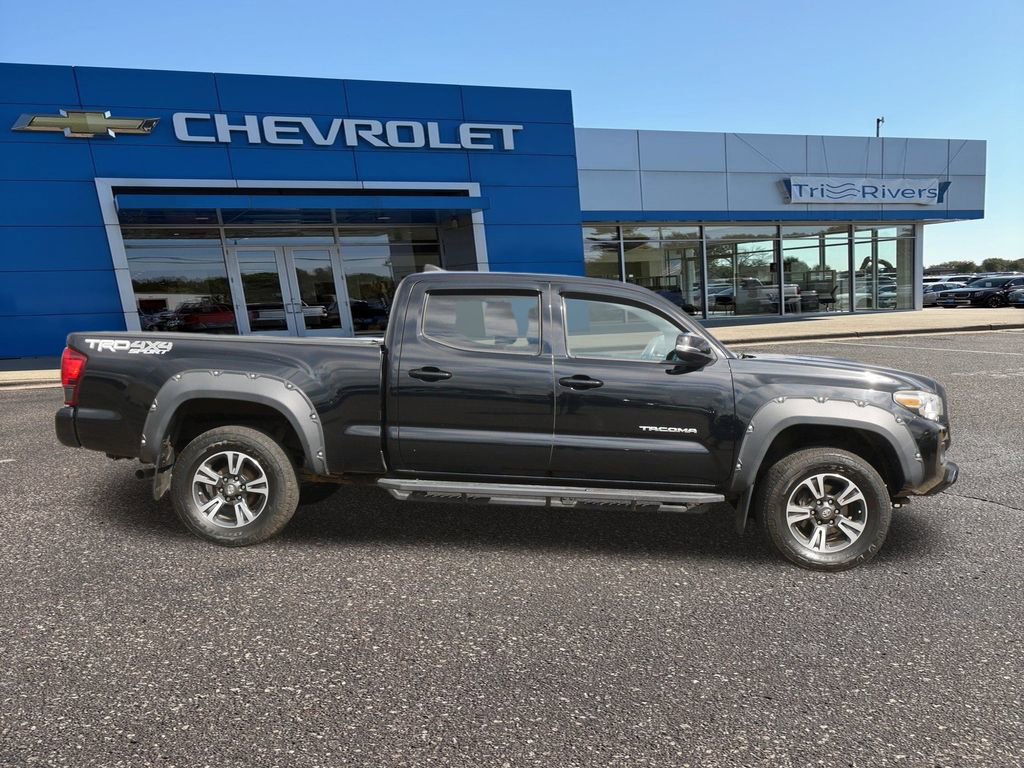 Used 2019 Toyota Tacoma TRD Sport image 6