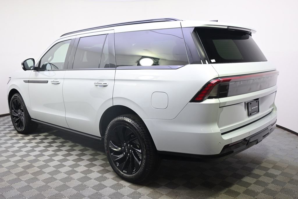 New 2026 Lincoln Navigator Reserve w/ Jet Appearance Package image 3