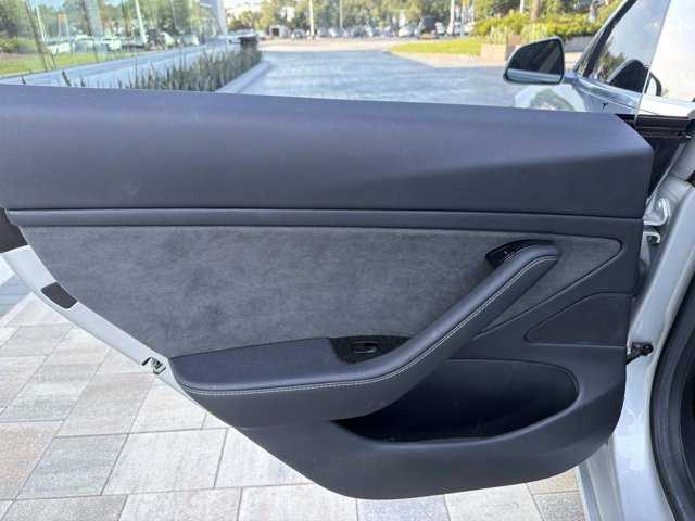 Used 2018 Tesla Model 3 Long Range RWD image 16