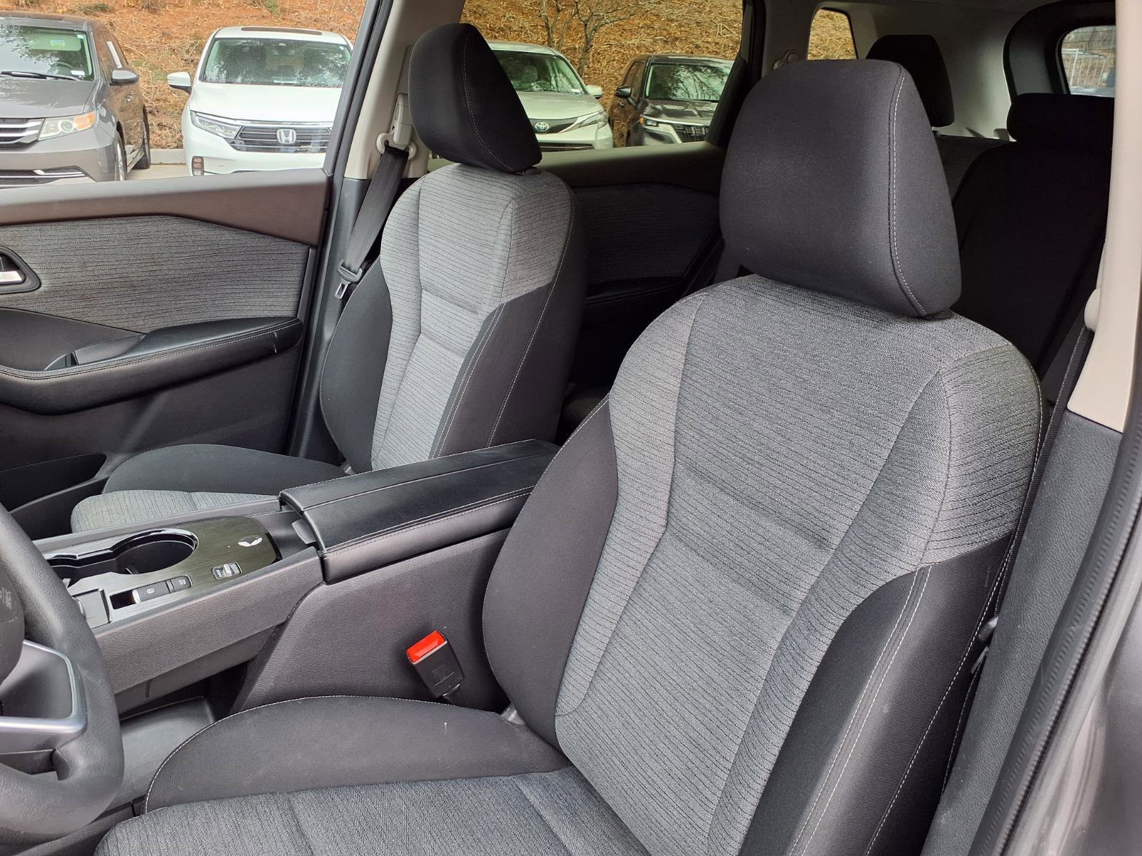 Used 2023 Nissan Rogue SV image 12