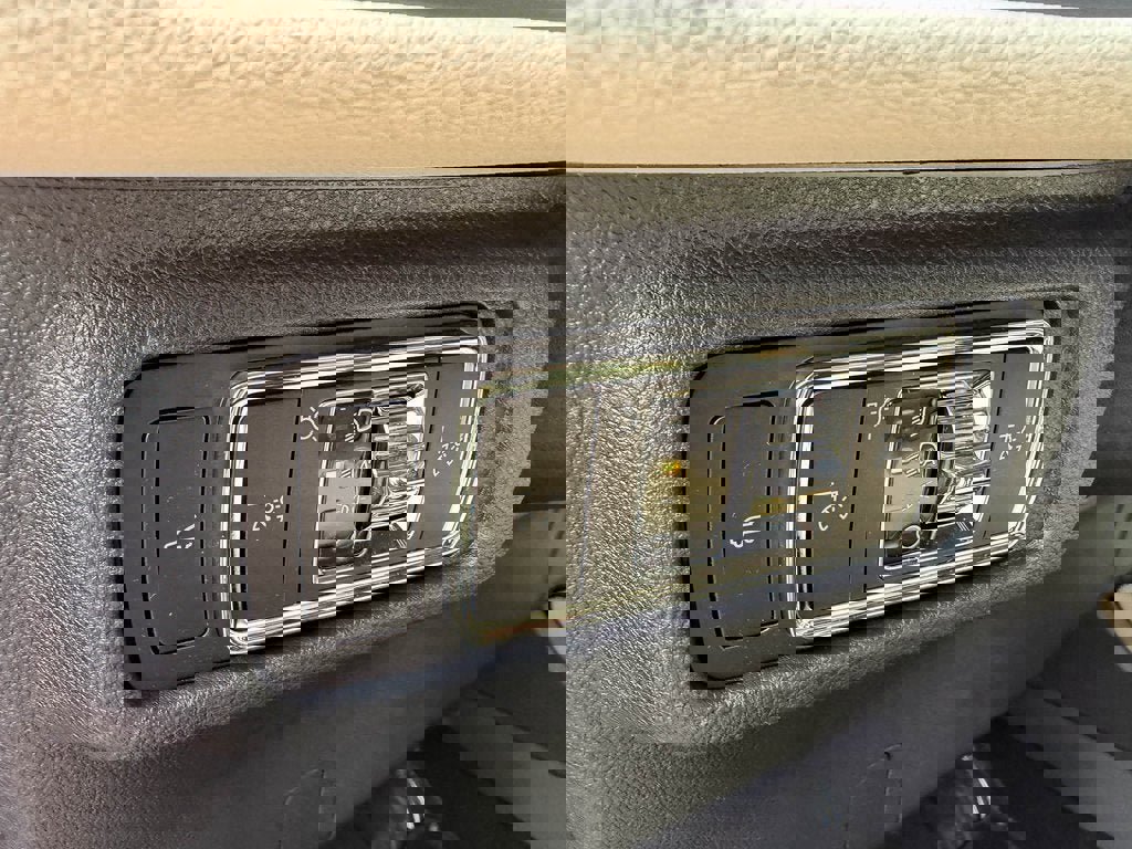 New 2026 Lincoln Corsair Premiere image 11