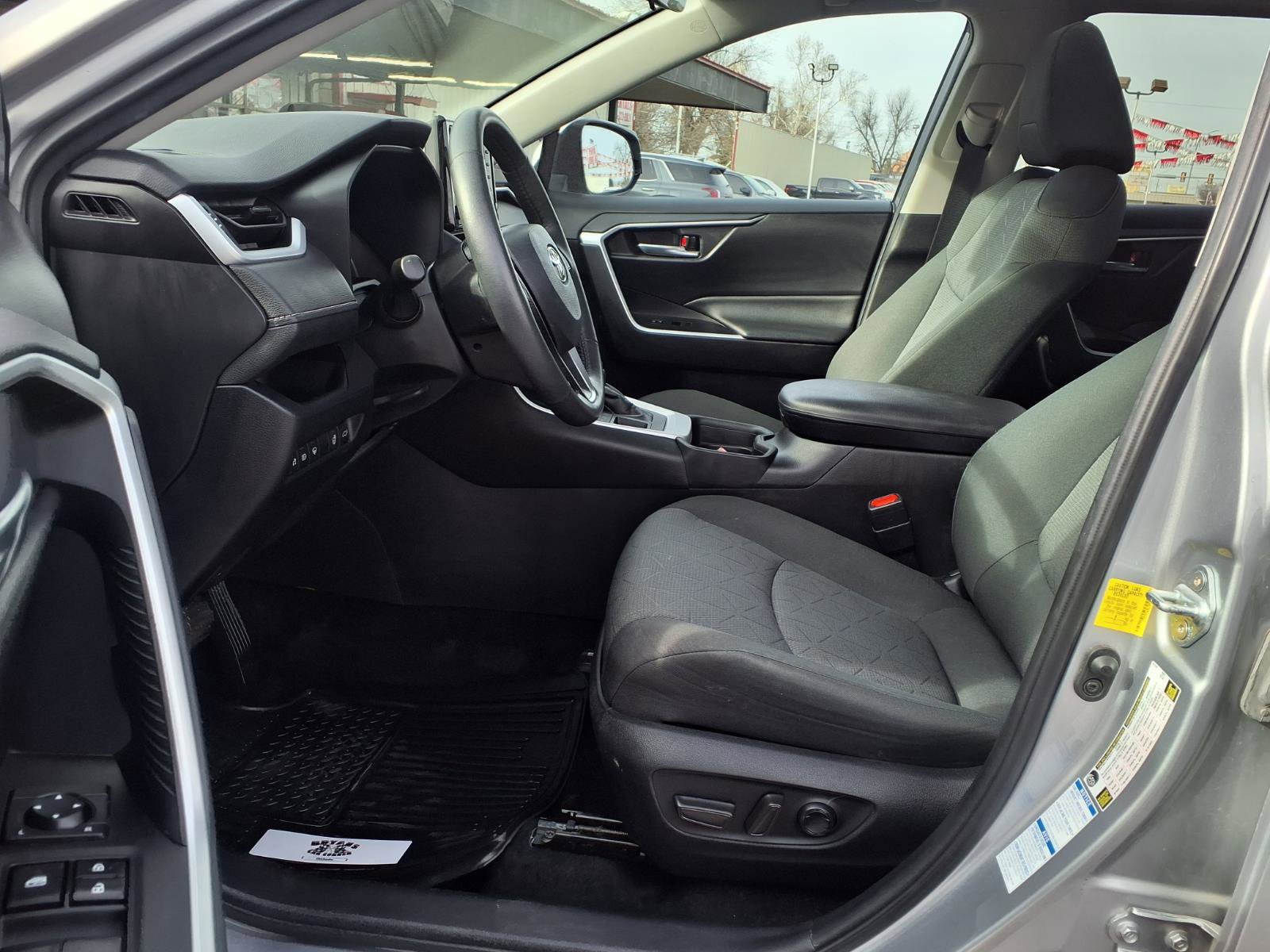 Used 2021 Toyota RAV4 XLE w/ Convenience Package image 12