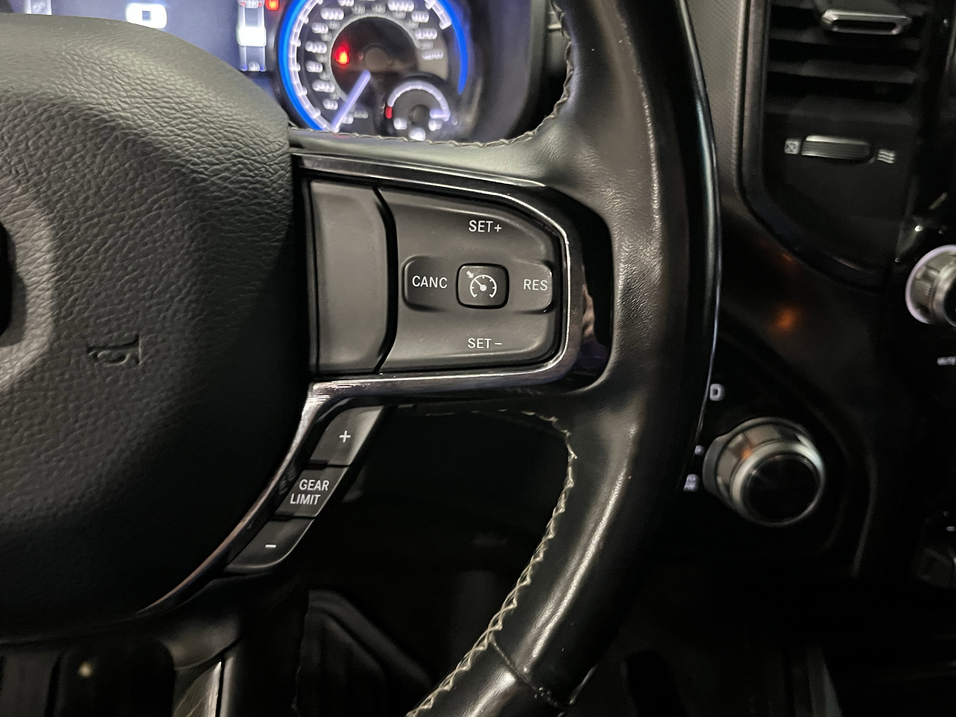 Used 2022 RAM 1500 Limited w/ Body-Colour Bumper Group image 22