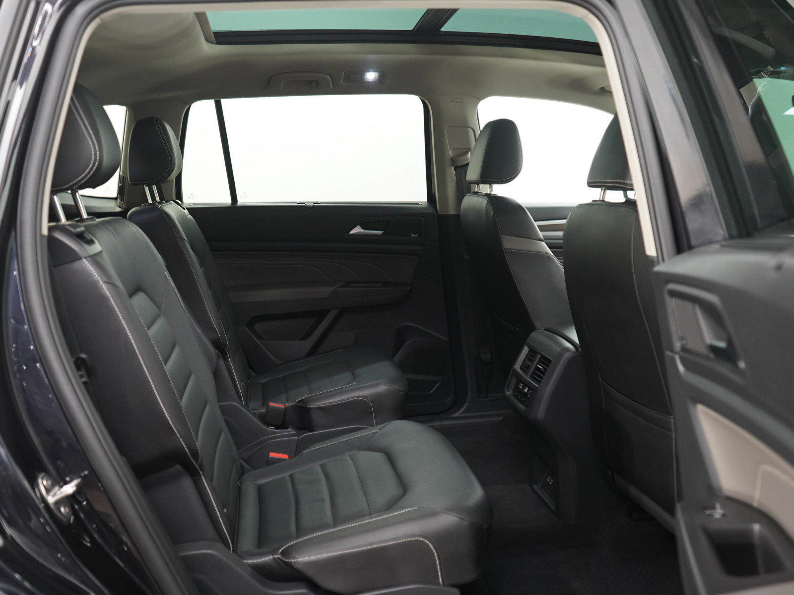Used 2023 Volkswagen Atlas SEL AWD/4WD image 12
