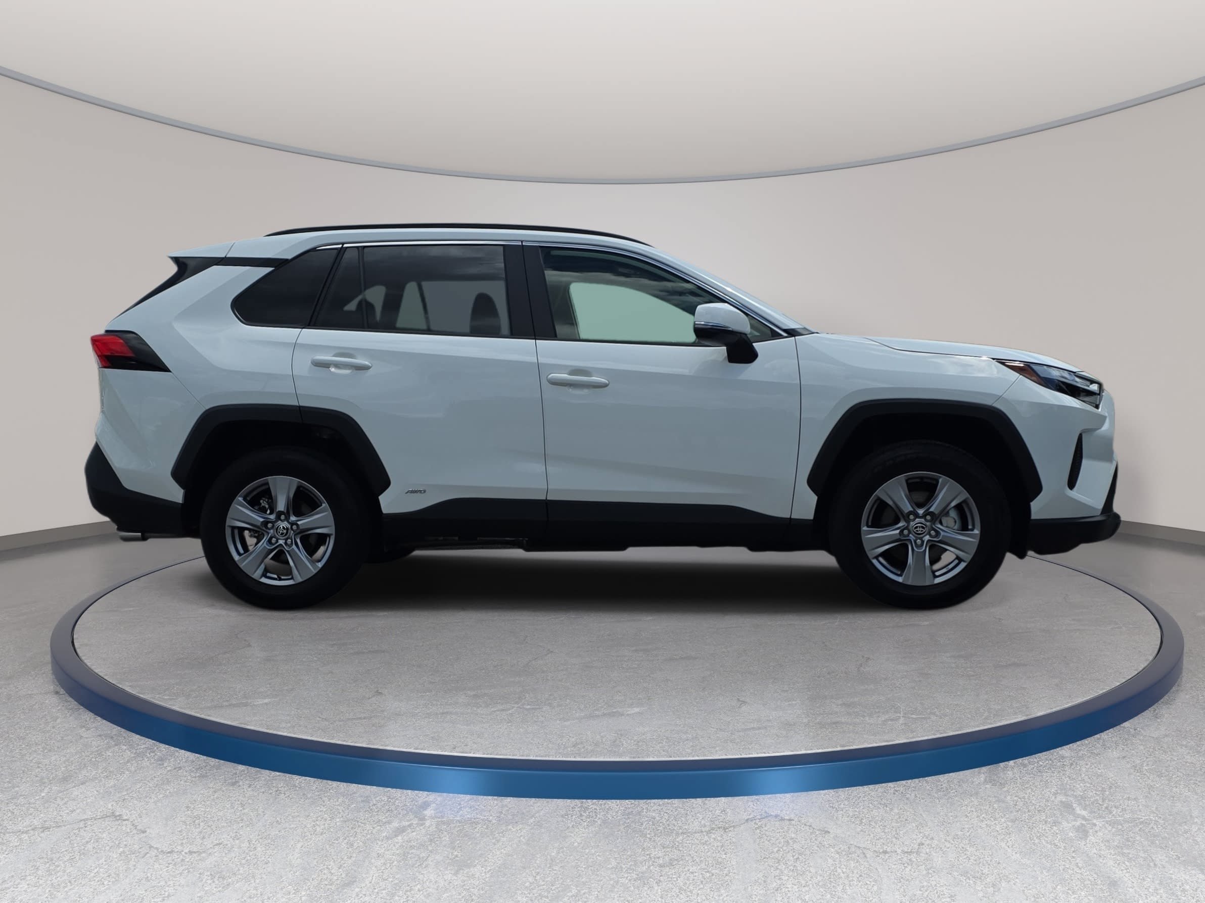 Used 2025 Toyota RAV4 XLE w/ Convenience Package AWD/4WD image 4