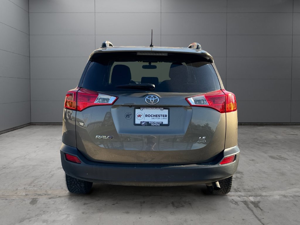 Used 2015 Toyota RAV4 LE AWD/4WD image 4