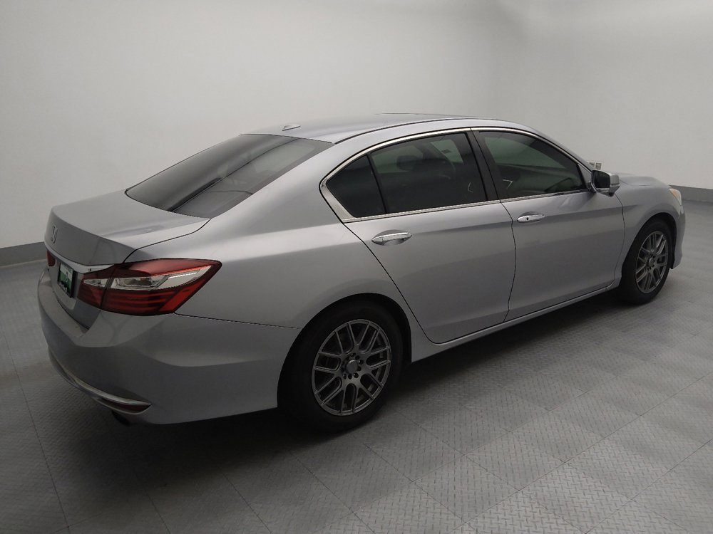 Used 2017 Honda Accord EX-L image 10