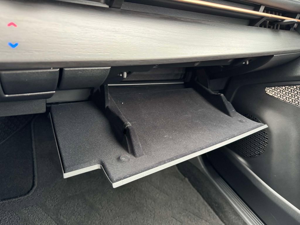 Certified 2024 Nissan Ariya FWD image 33