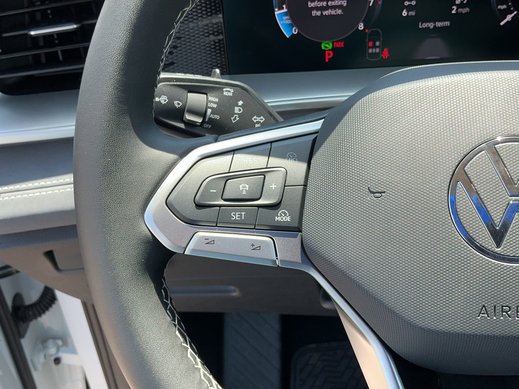 New 2026 Volkswagen Tiguan SE FWD image 17