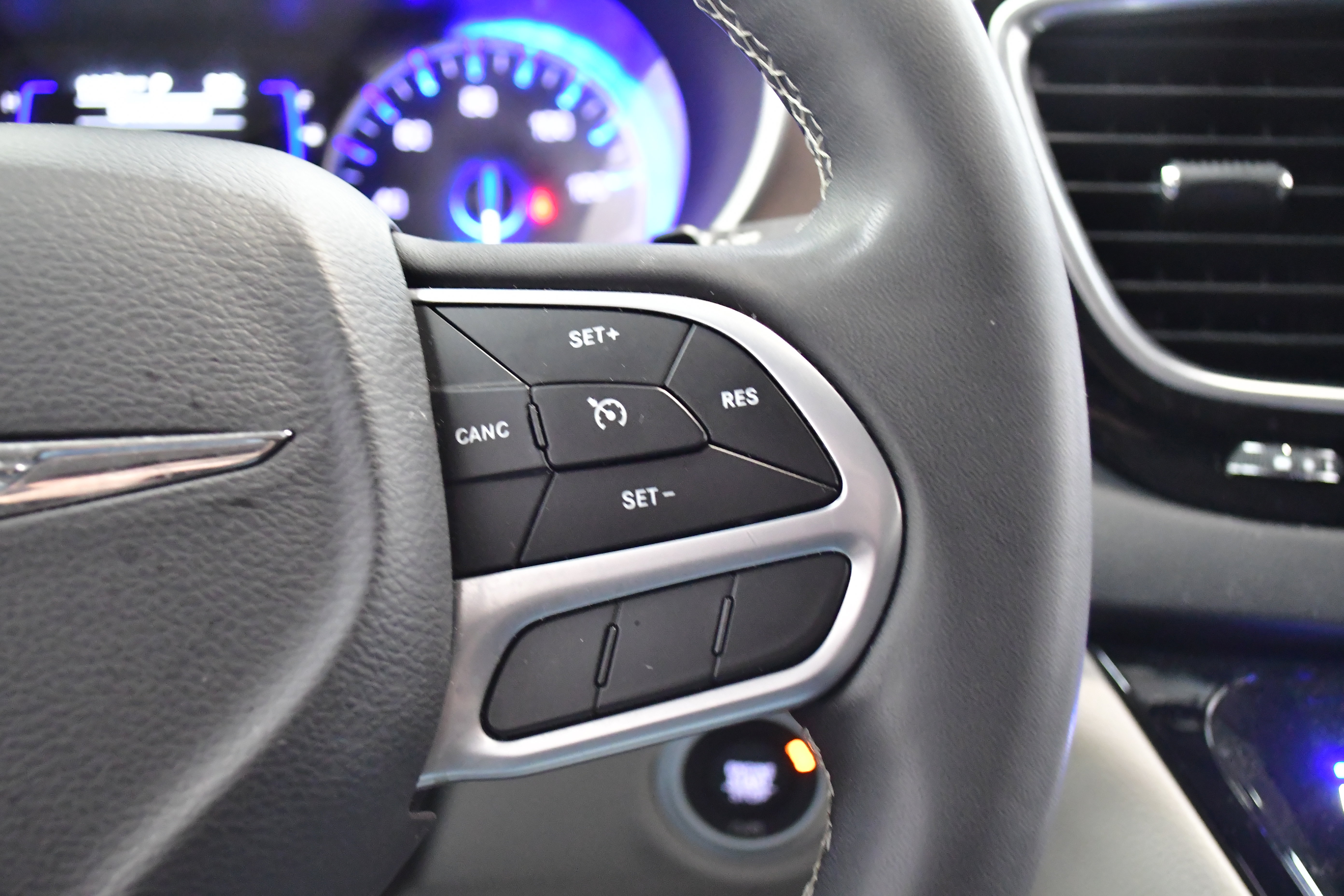 Used 2023 Chrysler Voyager LX FWD image 23