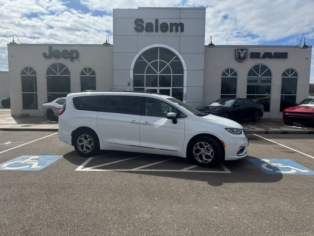 Used 2023 Chrysler Pacifica Limited