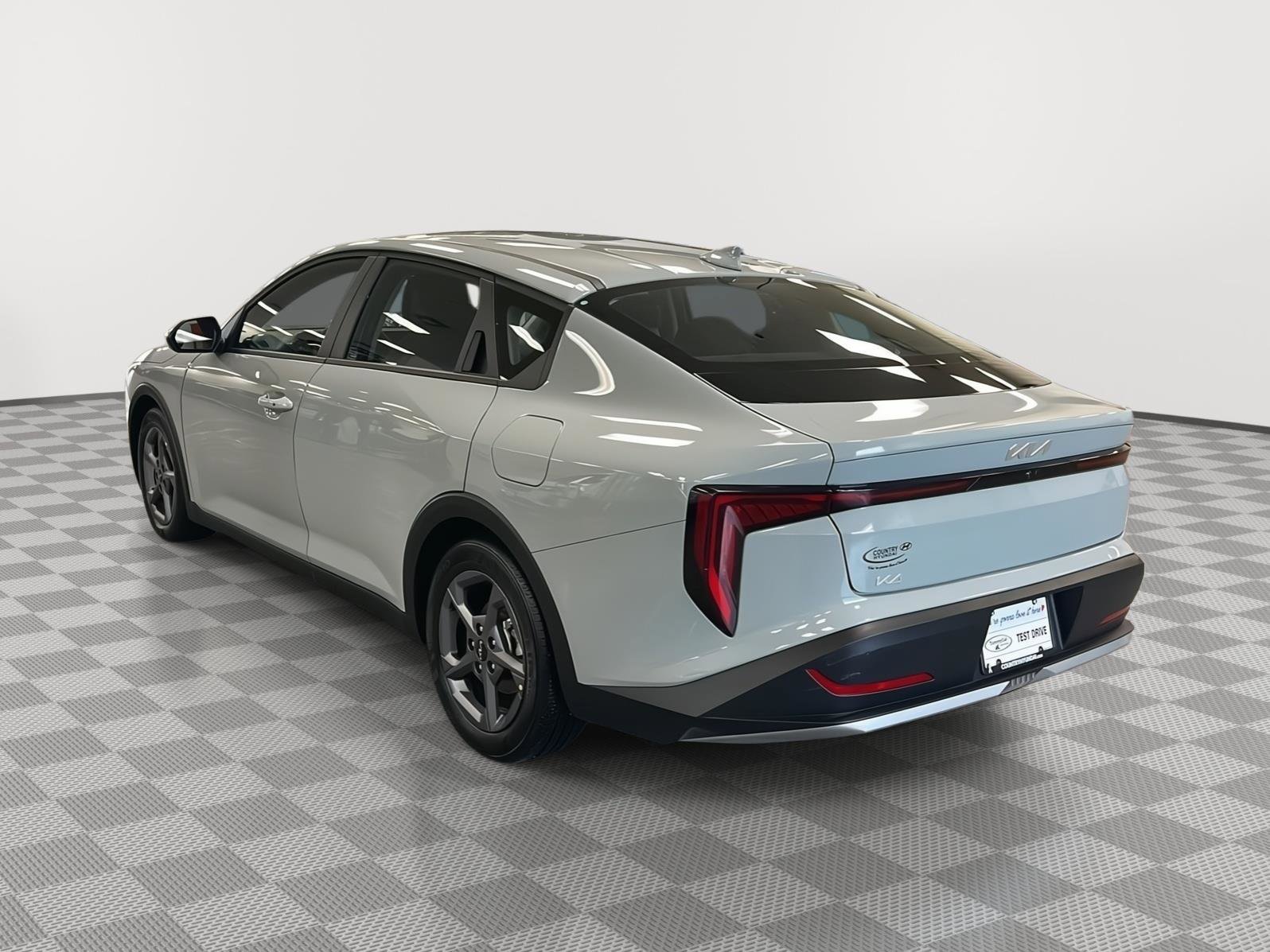 Used 2025 Kia K4 FWD image 7