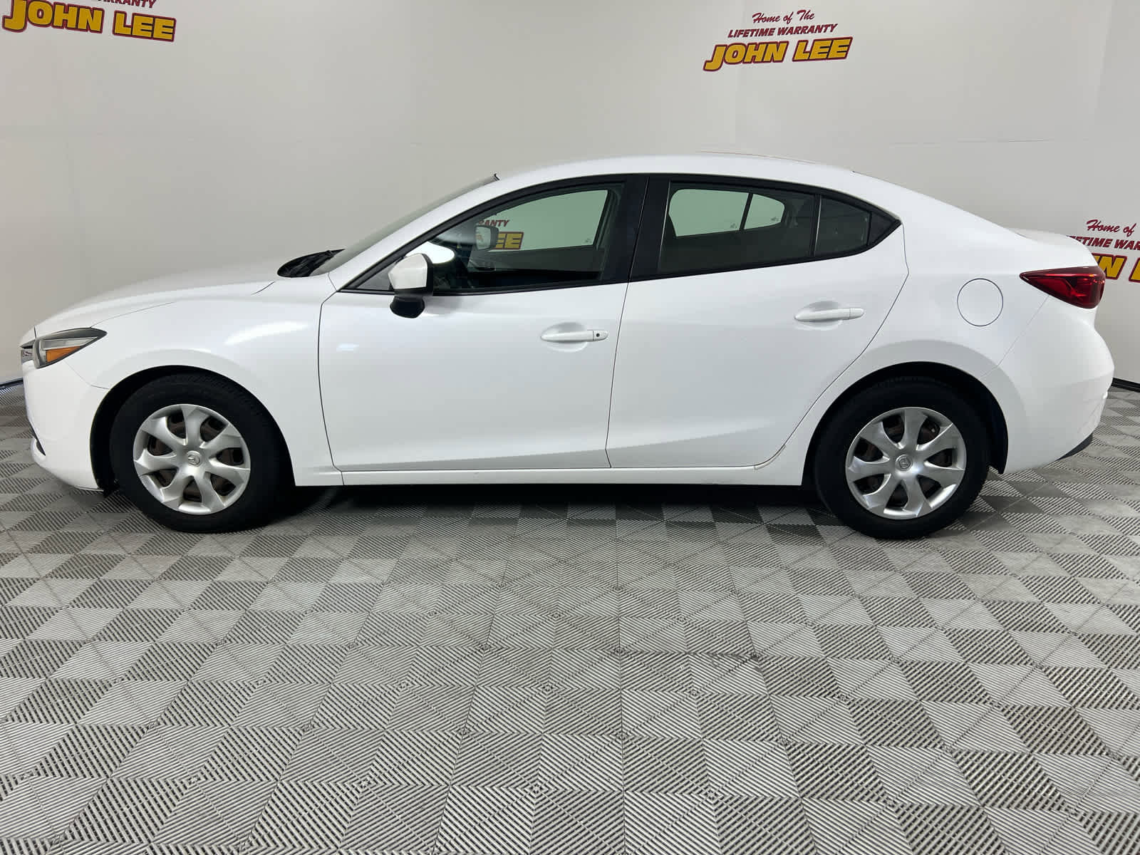 Used 2018 MAZDA MAZDA3 Sport image 2