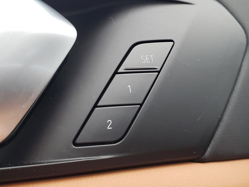 Used 2025 BMW X5 xDrive50e w/ M Sport Package image 27