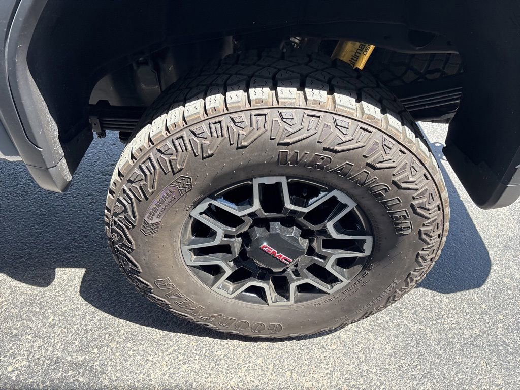 Used 2024 GMC Sierra 2500 AT4X AWD/4WD image 7