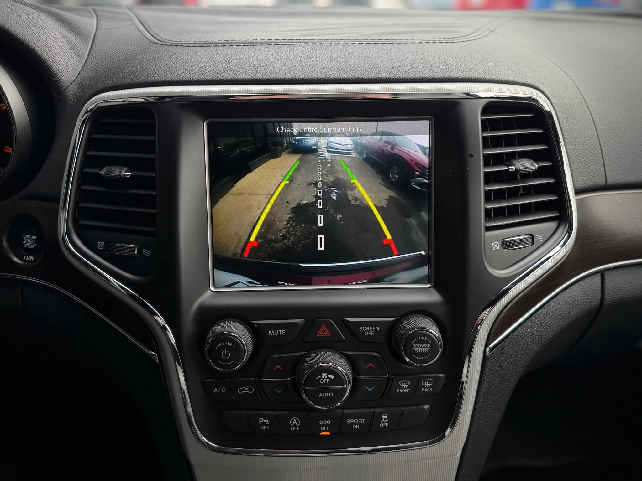 Used 2018 Jeep Grand Cherokee Limited image 16