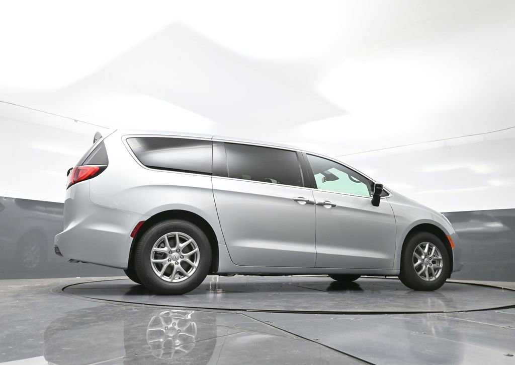 New 2026 Chrysler Voyager LX image 37