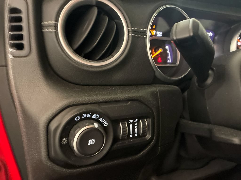 Used 2018 Jeep Wrangler Unlimited Sahara w/ Dual Top Group AWD/4WD image 20