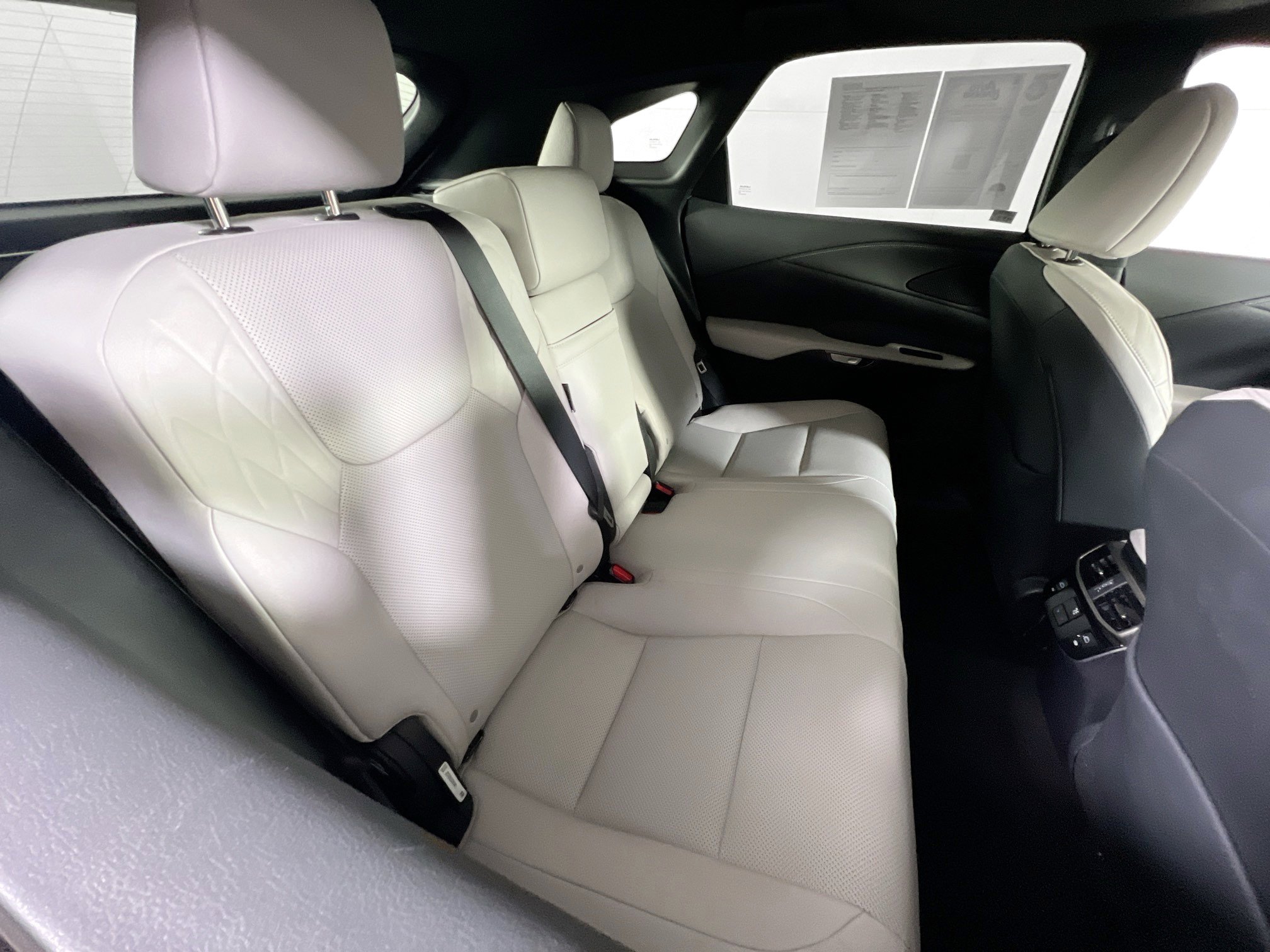 Used 2025 Lexus RX 350h w/ Accessory Package image 27